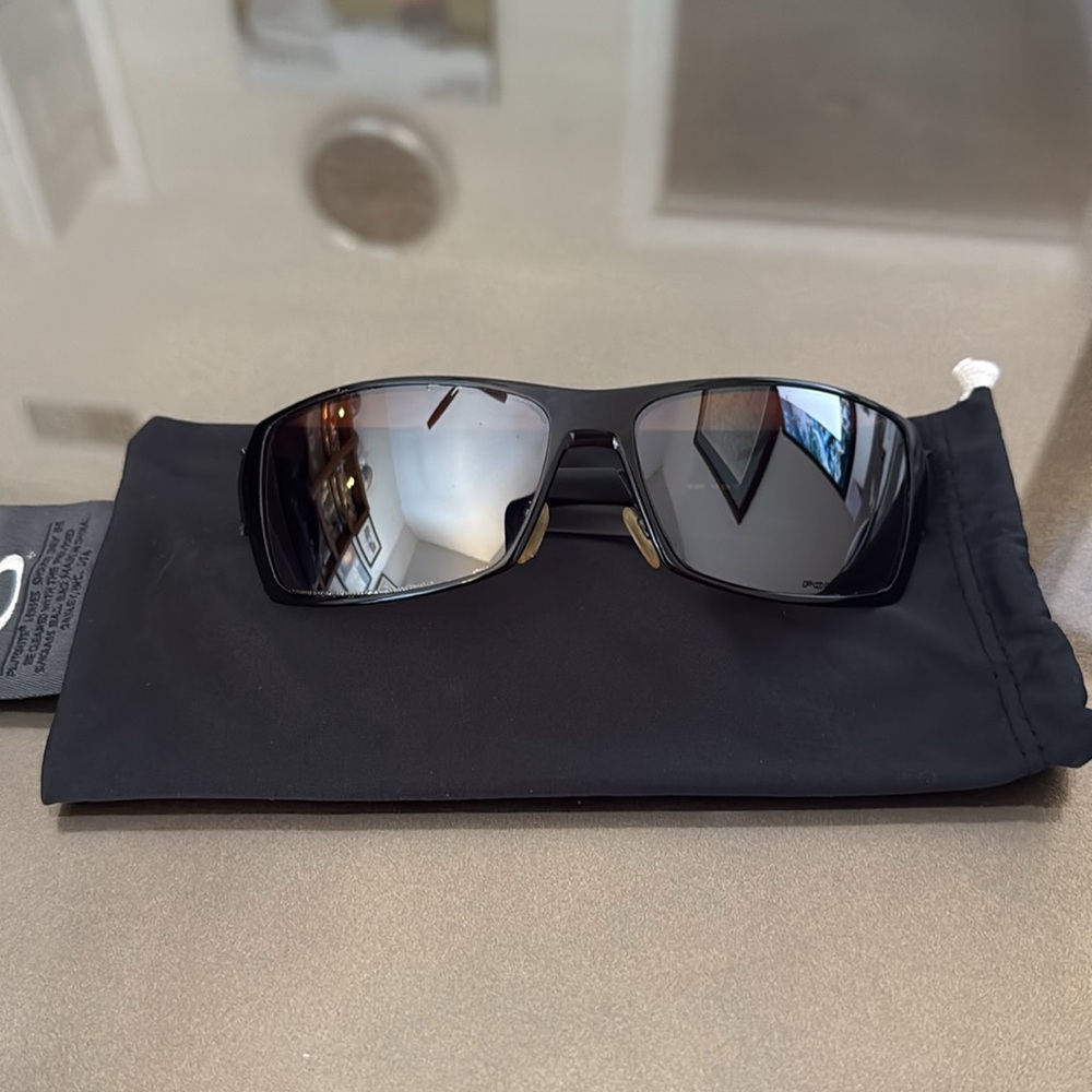 Oakley “SPIKE” Dark Frame Sunglasses UNISEX Bag included